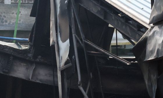 절단기 들고 진입