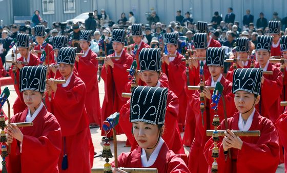 성균관 비천당에서 춘기 석전대제 봉행