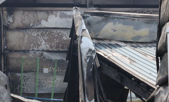 절단기 들고 출입로 확보