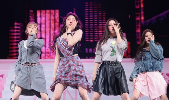 베이비돈크라이, 중독성 있는 무대