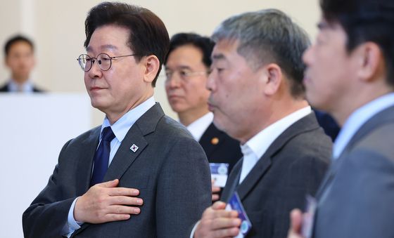 이재명 대통령, 한국노총 초청간담회 국민의례