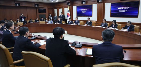 김민석 국무총리, 글로벌 AI 허브 유치위원회 회의 주재