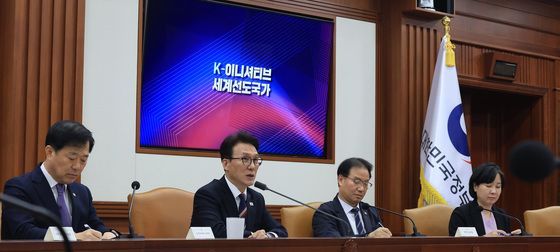 글로벌 AI 허브 유치위원회 회의 주재하는 김민석 총리