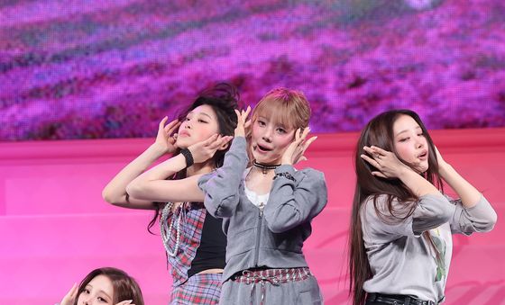 베이비돈크라이, 안구정화 무대