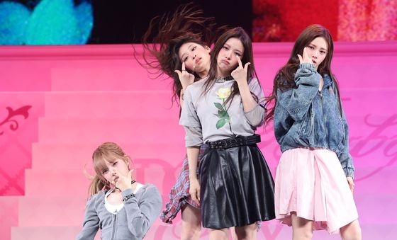 멋진 무대 선보이는 베이비돈크라이