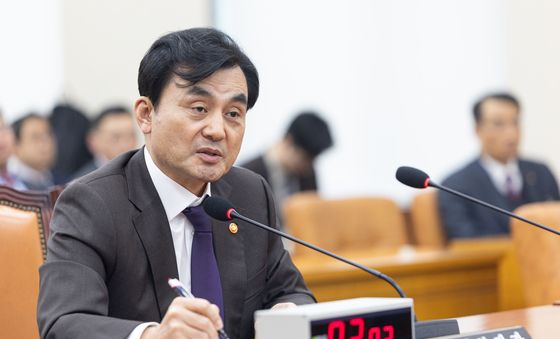 답변하는 안규백 국방부 장관