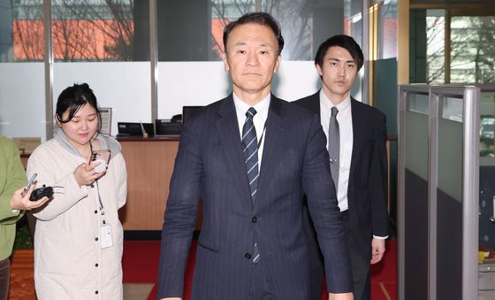 日 교과서 문제로 초치되는 마츠오 히로타카 총괄공사