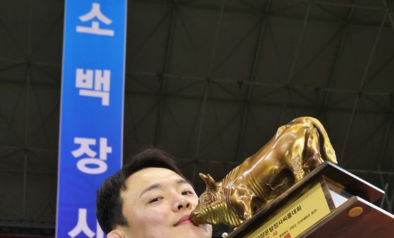 황소트로피 든 소백장사 김성하