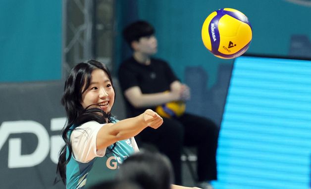 '탁구 신동' 신유빈의 배구 실력은?