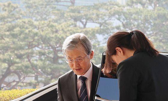 출근하는 대법원장