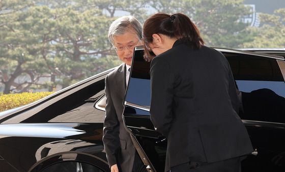 출근하는 조희대 대법원장