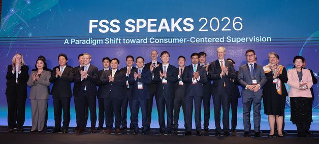 'FSS SPEAKS 2026' 박수치는 이찬진 금감원장