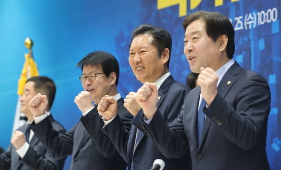 충북 찾아 파이팅 외치는 정청래 대표