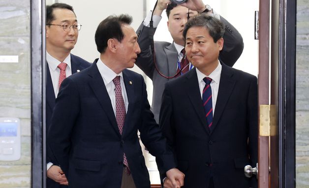 손 꼭 붙잡은 與·野