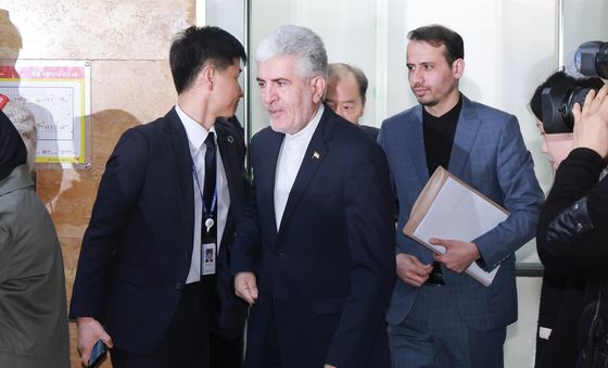 국회 외통위 찾은 주한이란대사