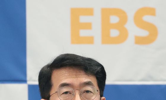 AI 전환 개편 프로그램 설명하는 김광호 편성센터장