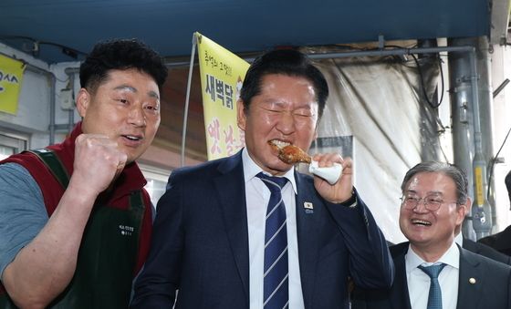 닭다리 뜯는 정청래 대표