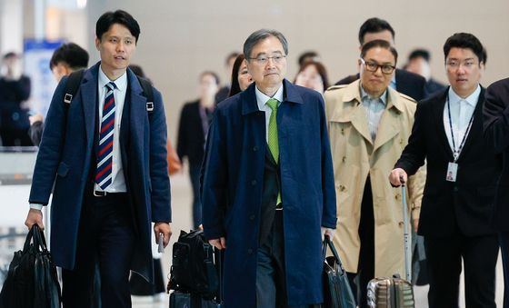 조현 장관 출국 '한미외교장관 만남 성사될까'