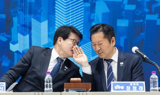 임호선 직무대행과 대화 나누는 정청래 대표