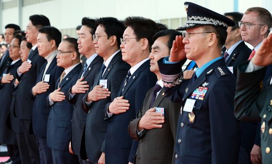 이재명 대통령, KF-21 양산 1호기 출고식 국민의례