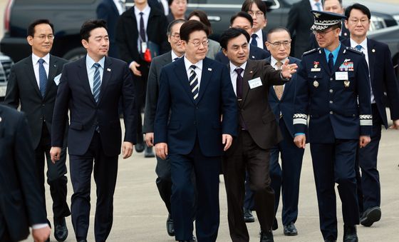 KF-21 양산 1호기 출고식 참석하는 이재명 대통령