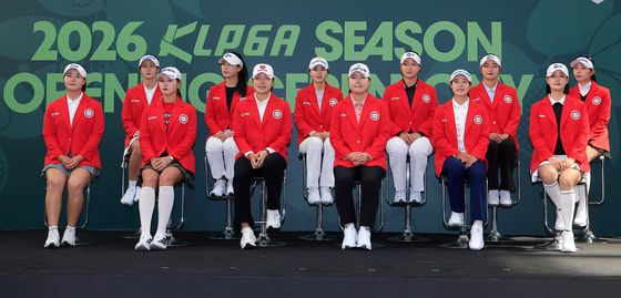 질의응답 갖는 KLPGA 홍보모델 선수들