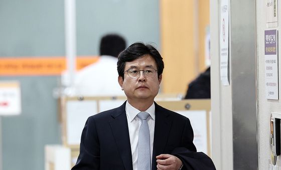 '사후 계엄 선포문' 강의구 전 부속실장, 첫 공판 출석