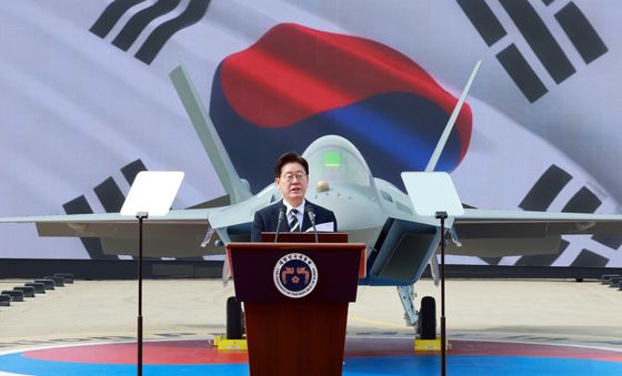 이재명 대통령, KF-21 양산 1호기 출고식 격려사