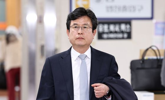 강의구 전 대통령실 부속실장, '12·3 계엄 사후 문건 작성' 첫 재판 출석