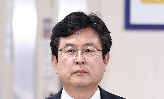 '사후 계엄 선포문 작성 혐의' 첫 재판 출석하는 강의구 전 부속실장