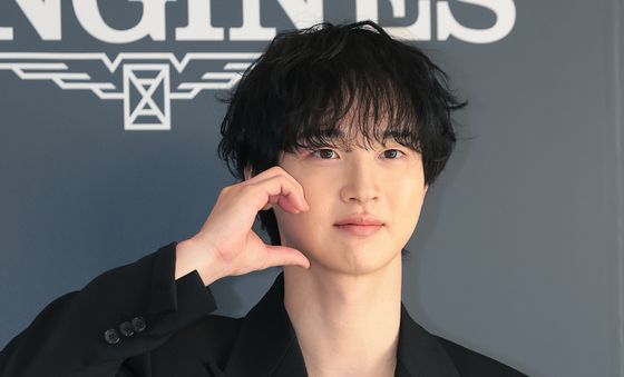 장동윤, 로맨틱한 볼 하트