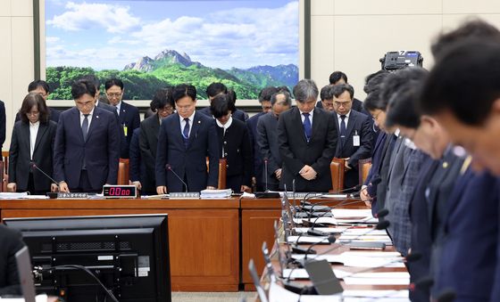 국회 환노위, 대전 안전공업 화재 희생자를 위한 묵념