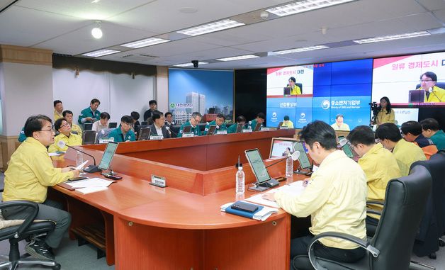 대전 공장 화재 관련 중대본 6차 회의 주재하는 김광용 본부장