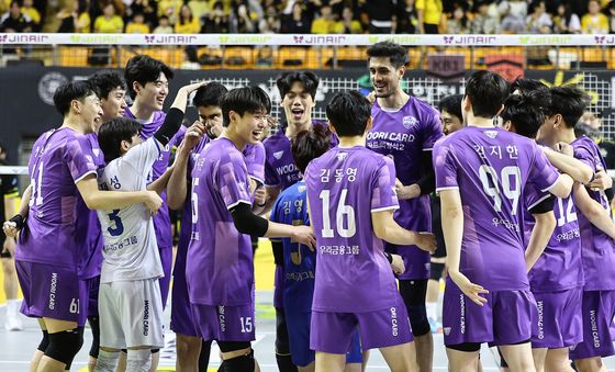 우리카드, KB손해보험 꺾고 PO행