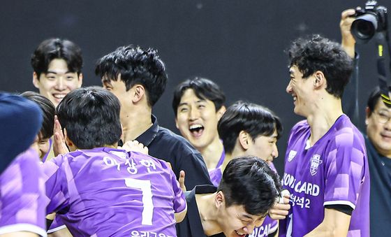 기뻐하는 우리카드