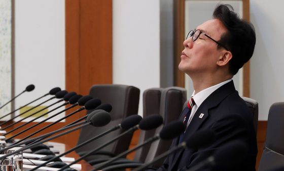 생각에 잠긴 김민석 국무총리