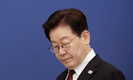 비상경제점검회의 참석하는 이재명 대통령