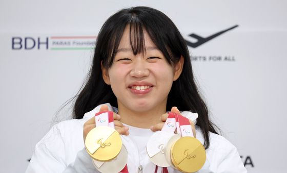 2관왕 김윤지, 올림픽회관서 기자회견