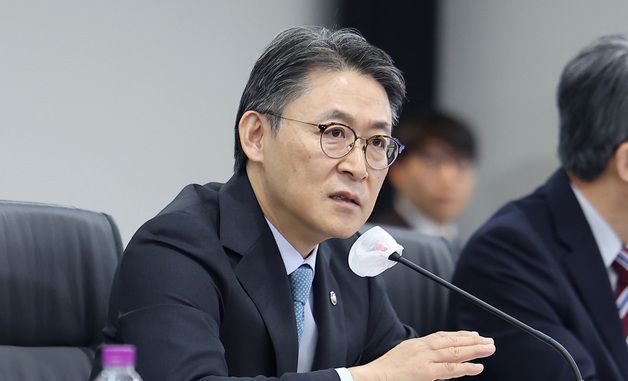 모두발언하는 권대영 금융위 부위원장