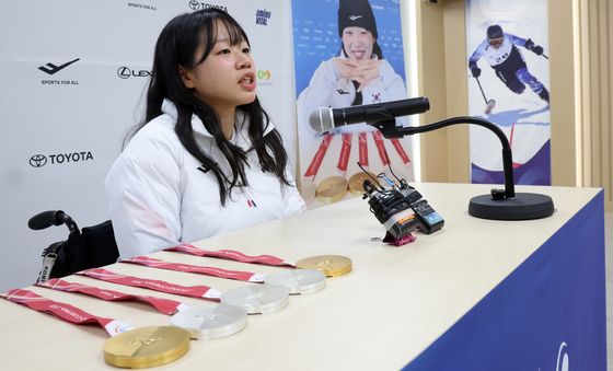 패럴림픽 2관왕 김윤지, 공식 기자회견