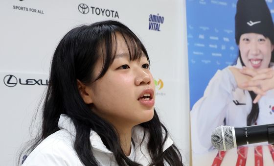 2관왕 김윤지, 기자회견서 미래 목표 밝혀