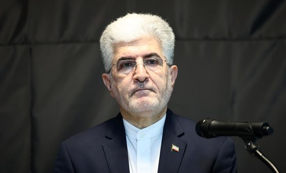 굳은 표정의 사이드 쿠제치 주한 이란 대사