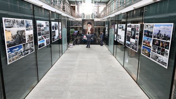 주한 이란 대사관에서 열린 미국·이란 전쟁 관련 사진전