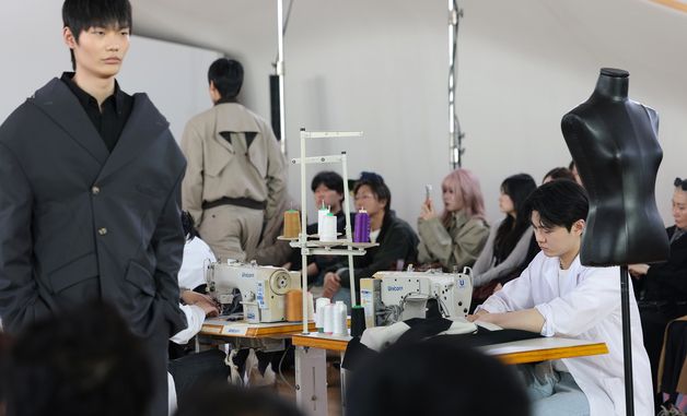 패션코드 GFCS 패션쇼…봉제 퍼포먼스까지