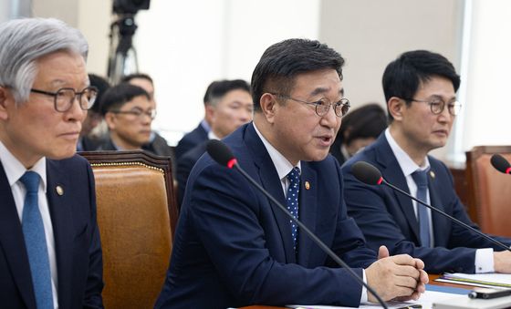 윤호중 행정안전부 장관, 행안위 답변