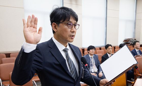 선서하는 윤광일 중앙선관위원 후보자