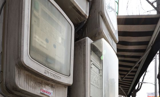 정부 "전기요금 웬만하면 유지하지만 절약 협조해 달라"