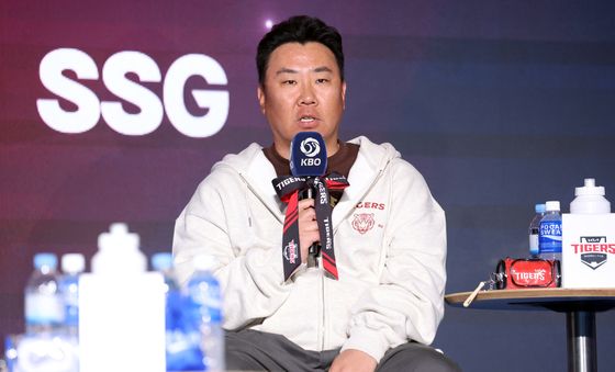 포부 밝히는 이범호 감독