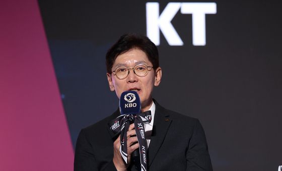 포부 밝히는 KT 이강철 감독