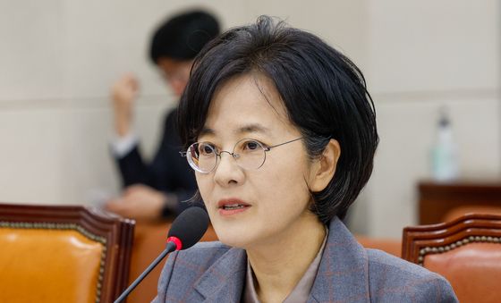 답변하는 전현정 후보자